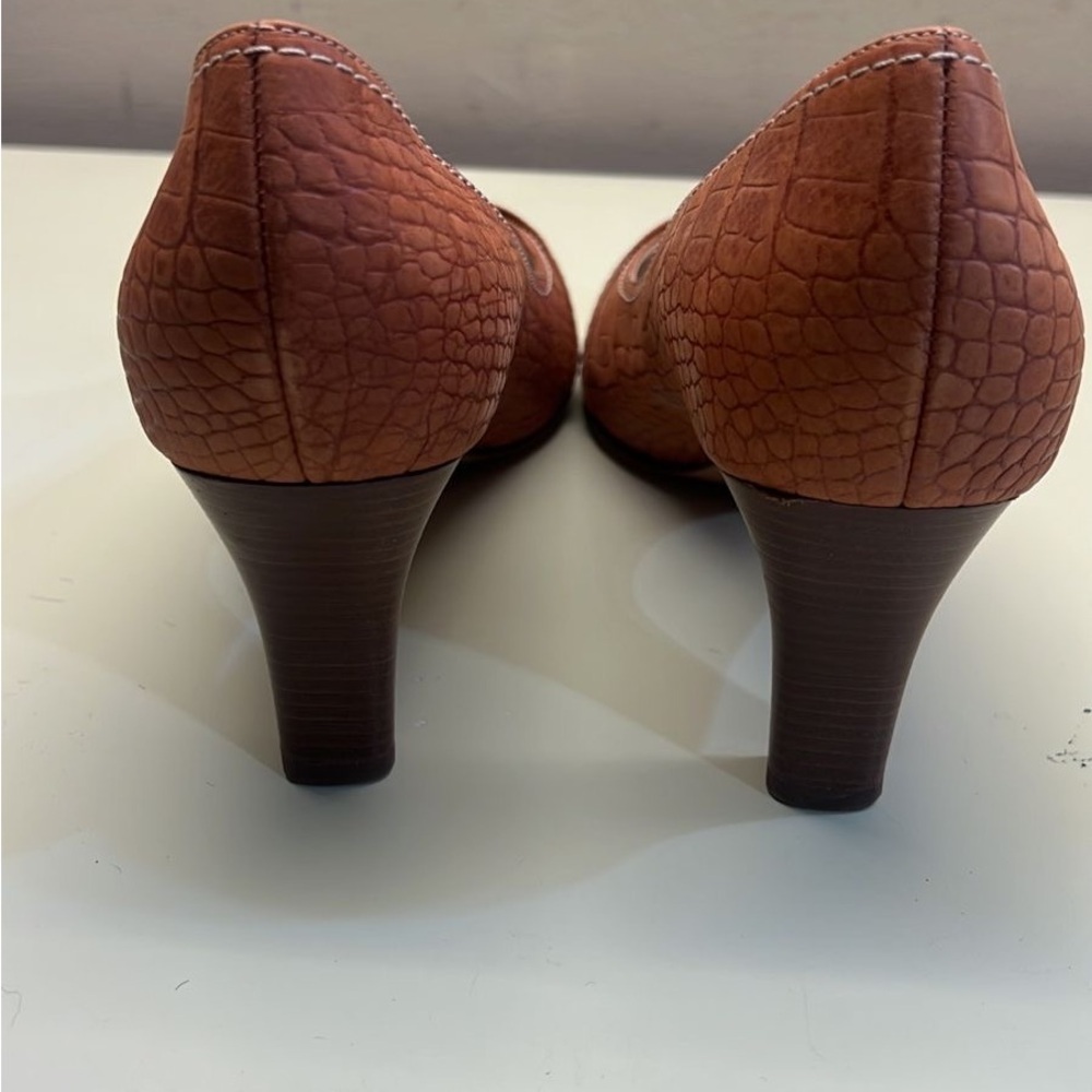 SILENE MADE IN ITALY LEATHER Elegant Brown Crocodile Embossed Peep-Toe Heels - Picture 4 of 7
